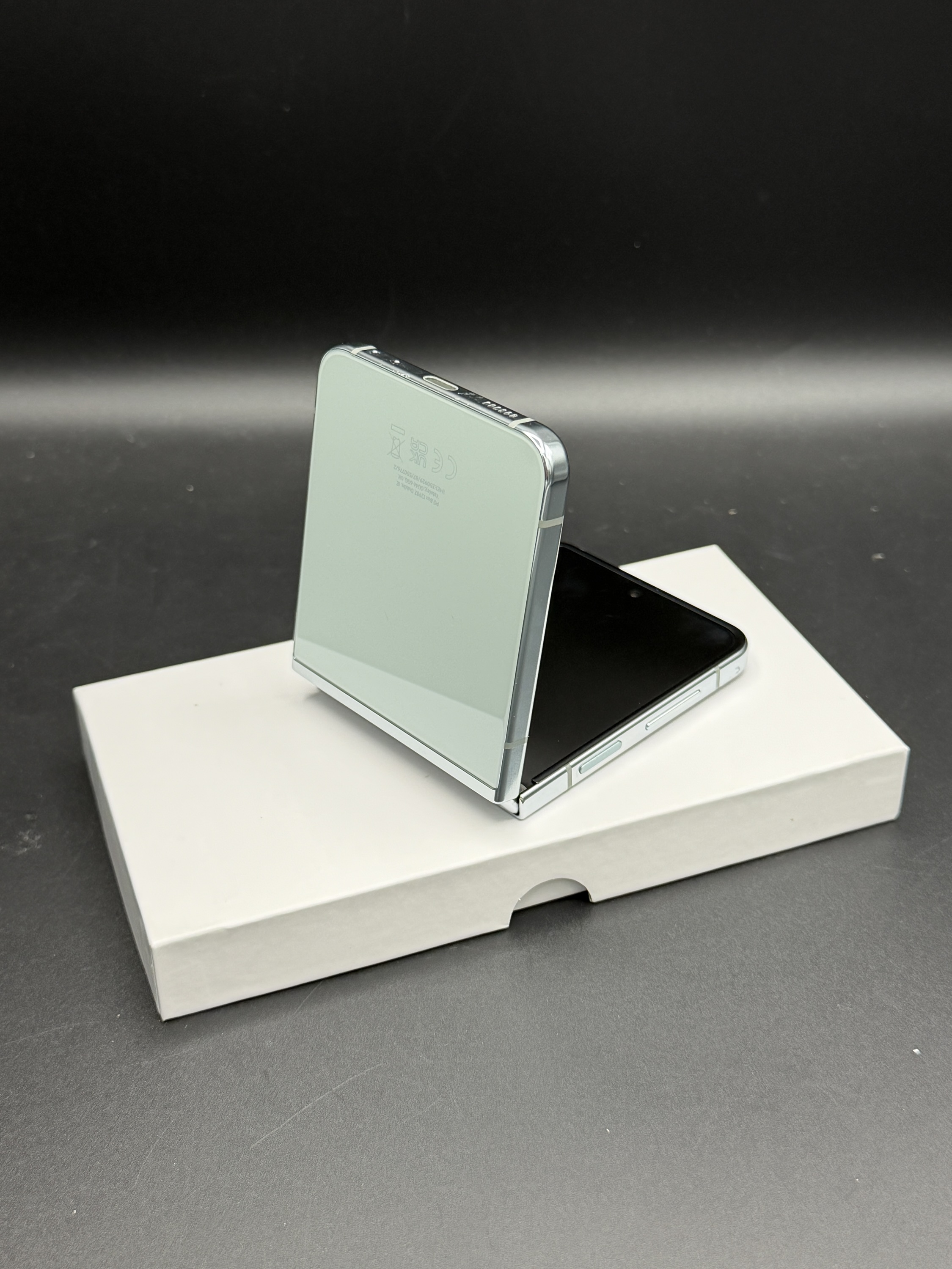 SAMSUNG Z FLIP5 5G 256GB MENTA COMO NUEVO - Imagen 2