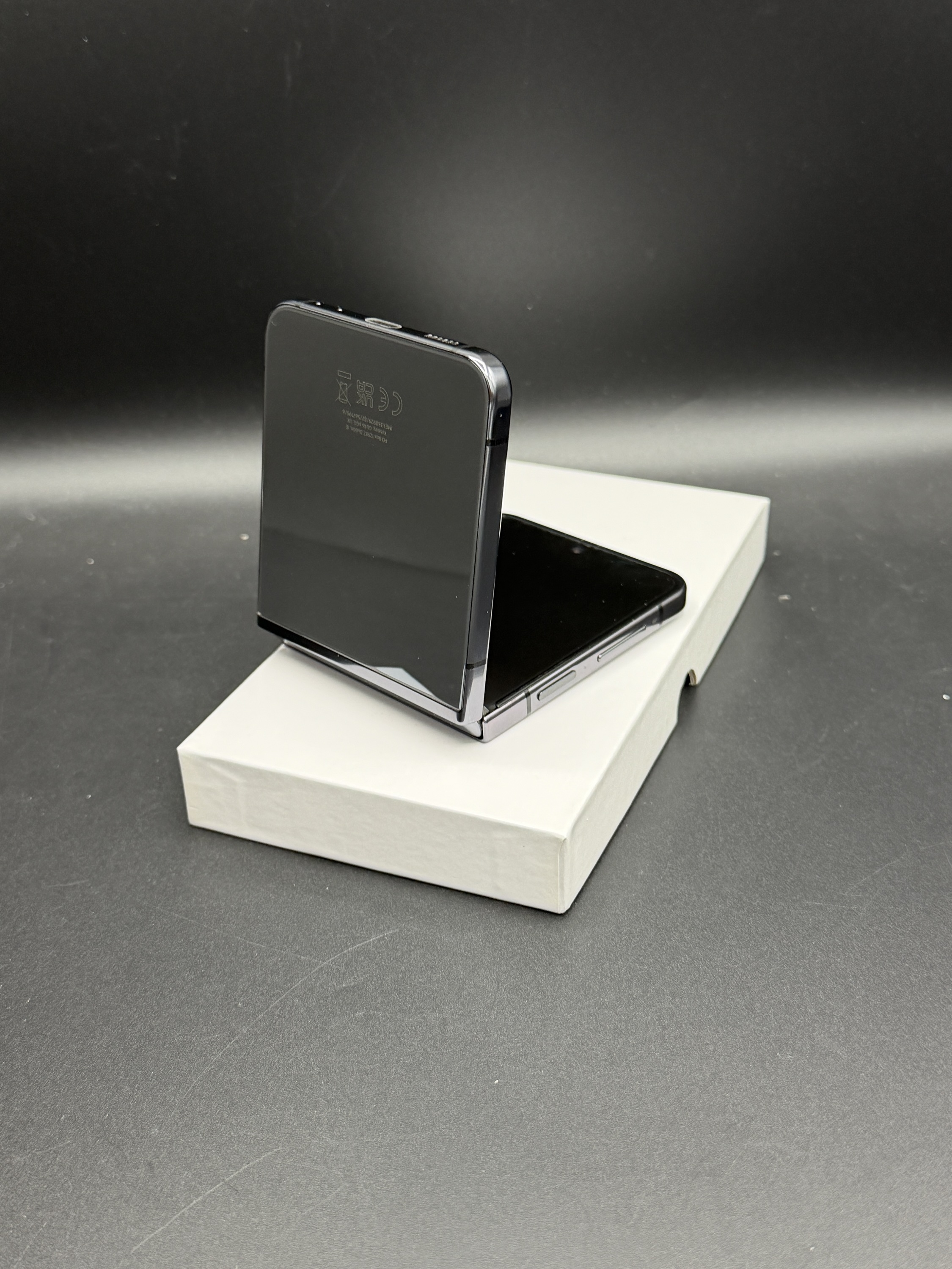 SAMSUNG Z FLIP5 5G 256GB GRAFiTO COMO NUEVO - Imagen 3