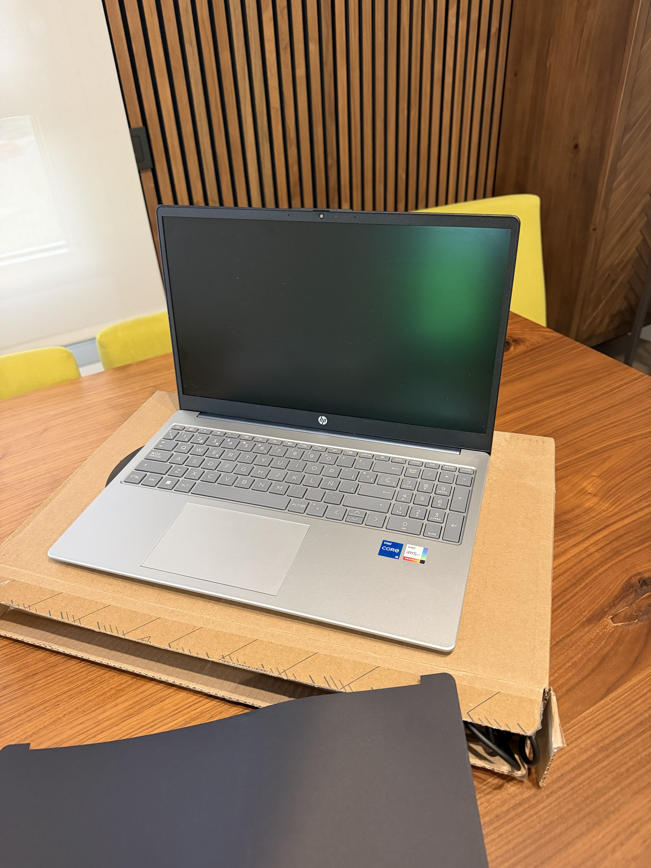 HP 15-fd0079ns i5 15” 1tb 16gb COMO NUEVO - Imagen 2
