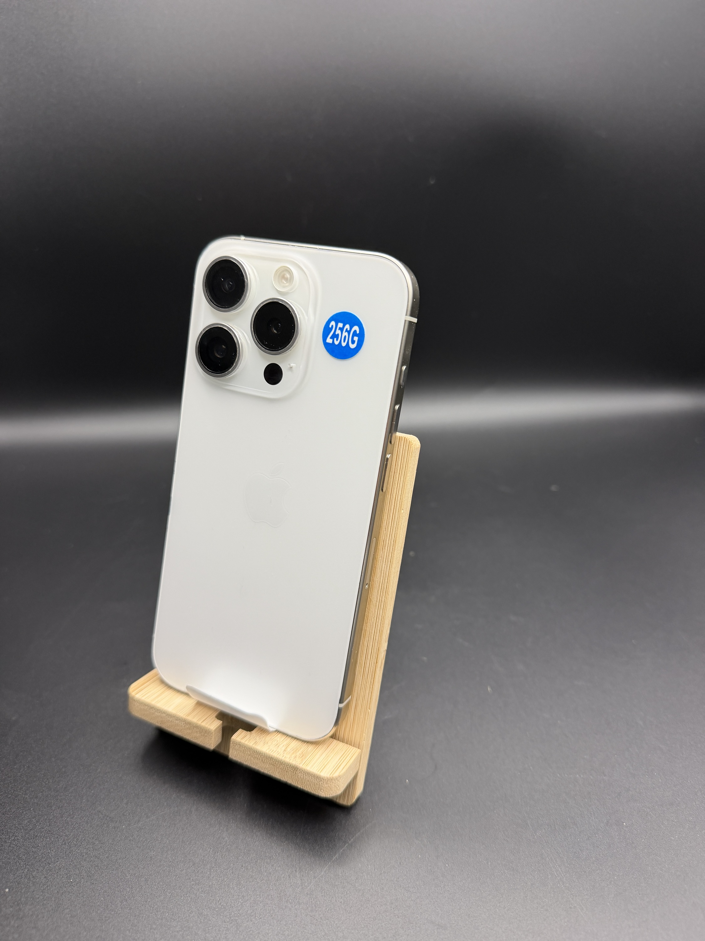 IPHONE 15 PRO 256GB BLANCO TITANIO COMO NUEVO - Imagen 2