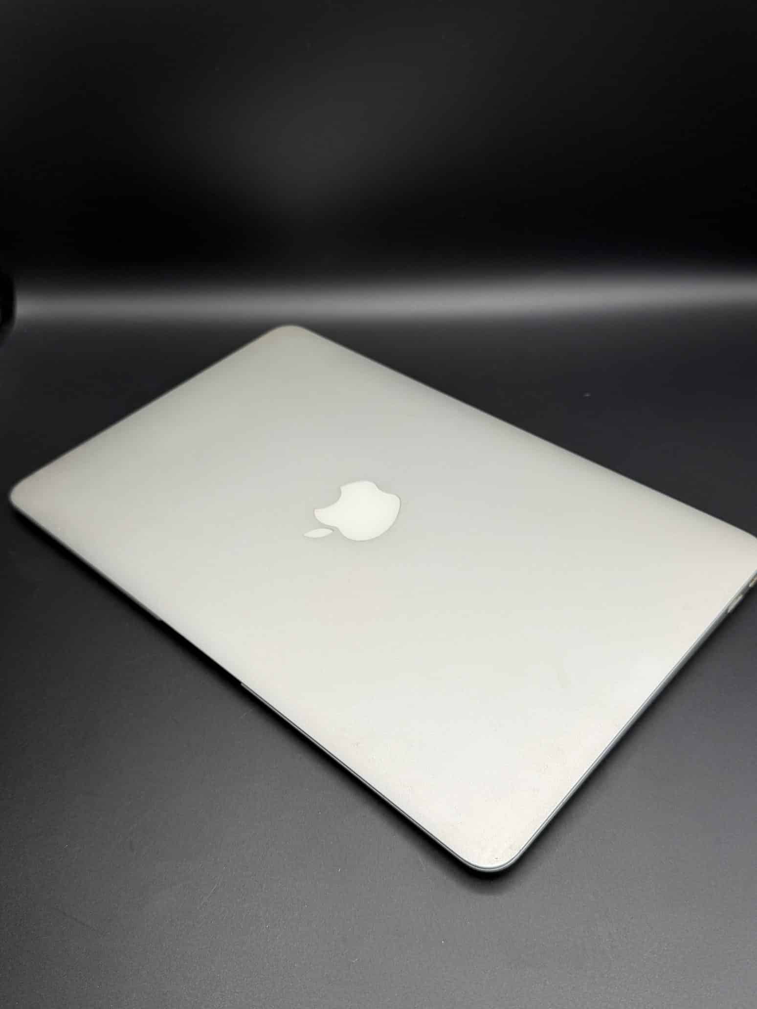 MACBOOK AIR 11” i7 256gb (A1465) - Imagen 4